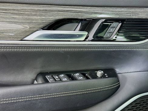 Used 2022 Jeep Wagoneer Series III image 23