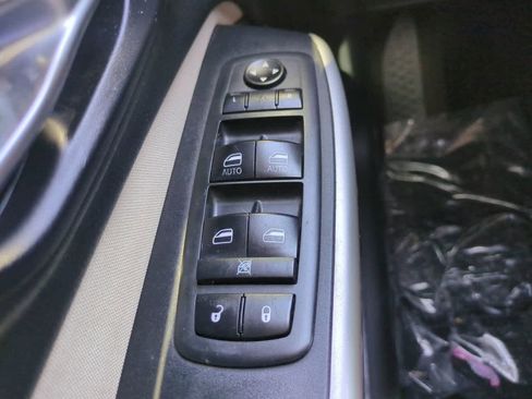 Used 2017 Jeep Cherokee Latitude w/ Safety/Convenience Group FWD image 21