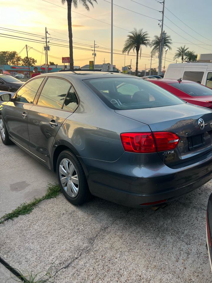 Used 2011 Volkswagen Jetta Sedan FWD image 4