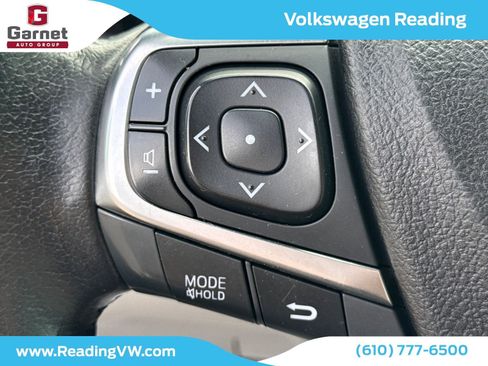 Used 2016 Toyota Camry XLE image 28