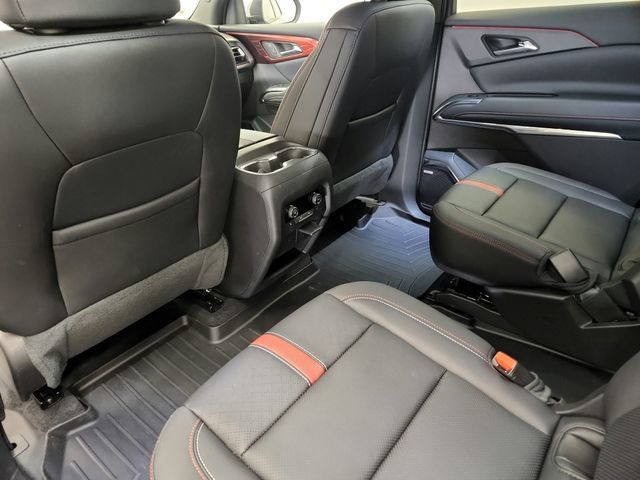 Used 2025 Chevrolet Traverse RS FWD image 26
