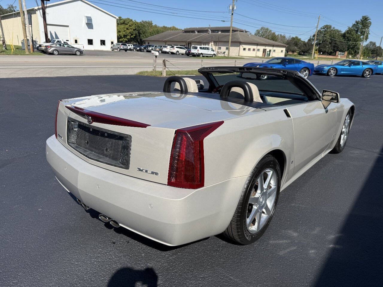Used 2006 Cadillac XLR RWD image 98