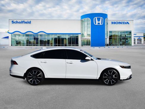 Used 2023 Honda Accord Touring image 2