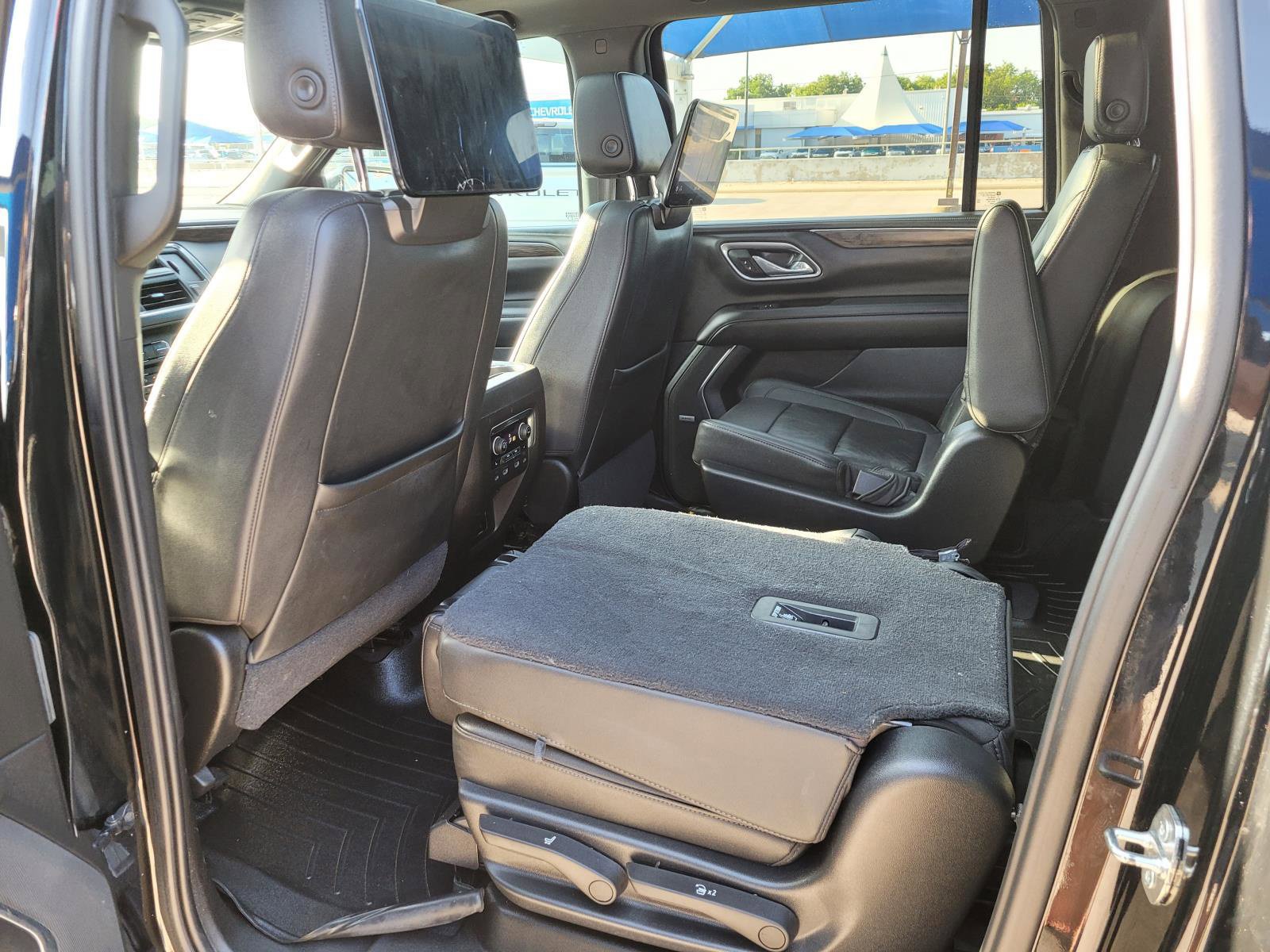 Used 2021 Chevrolet Suburban Z71 w/ Luxury Package AWD/4WD image 3