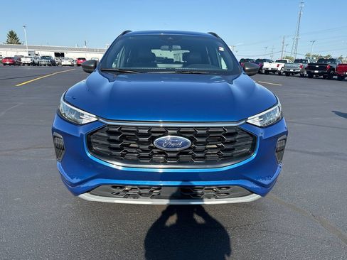 Used 2023 Ford Escape ST-Line w/ Tech Pack #1 AWD/4WD image 3