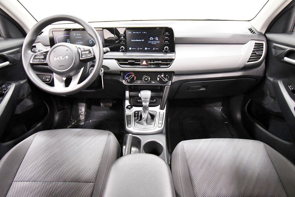 Used 2026 Kia Seltos LX AWD/4WD image 3