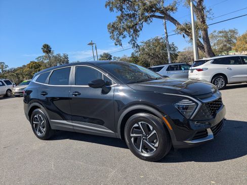 Used 2025 Kia Sportage LX image 2