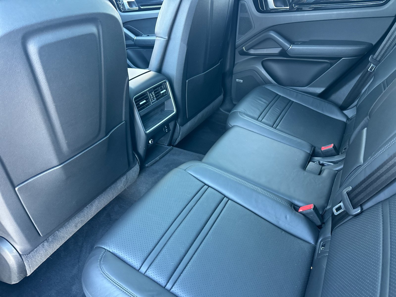 Certified 2021 Porsche Cayenne Coupe AWD/4WD image 23