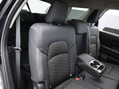 Used 2025 Nissan Pathfinder SV image 41