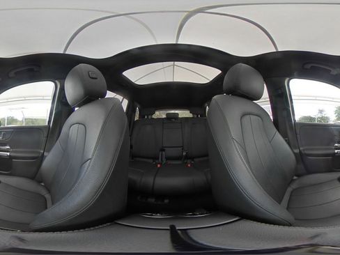 Used 2025 Mercedes-Benz GLB 250 image 44