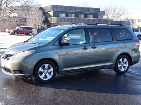 Used 2014 Toyota Sienna LE image 10