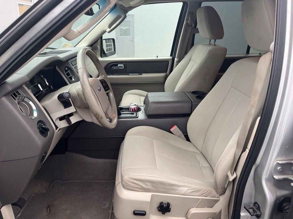 Used 2011 Ford Expedition XLT w/ HD Trailer Tow Pkg AWD/4WD image 4