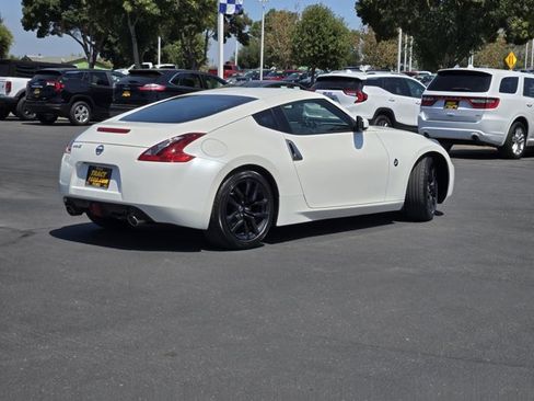 Used 2020 Nissan 370Z Coupe RWD image 4