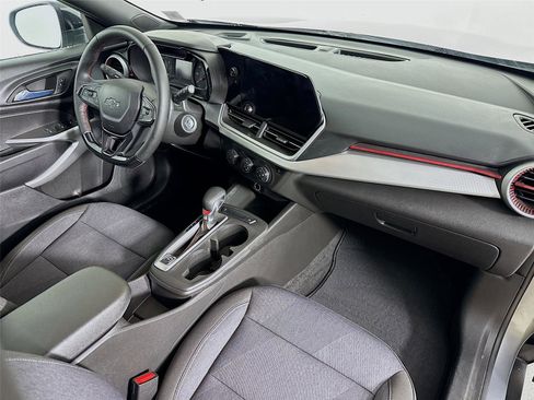 Used 2024 Chevrolet Trax RS image 27