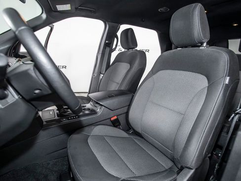 Used 2018 Ford Explorer XLT image 19