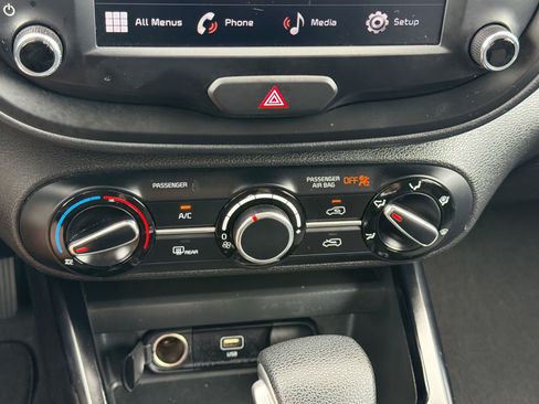 Used 2025 Kia Soul LX w/ LX Technology Package FWD image 20