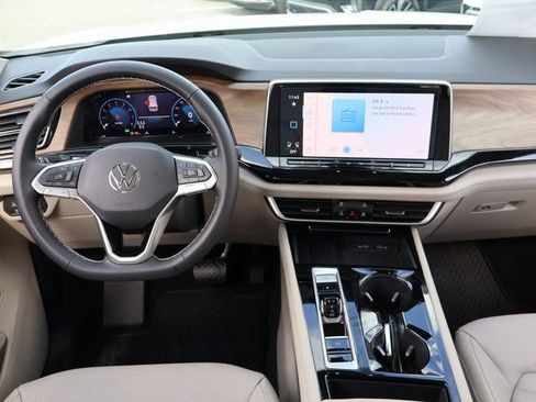 New 2026 Volkswagen Atlas SE image 14