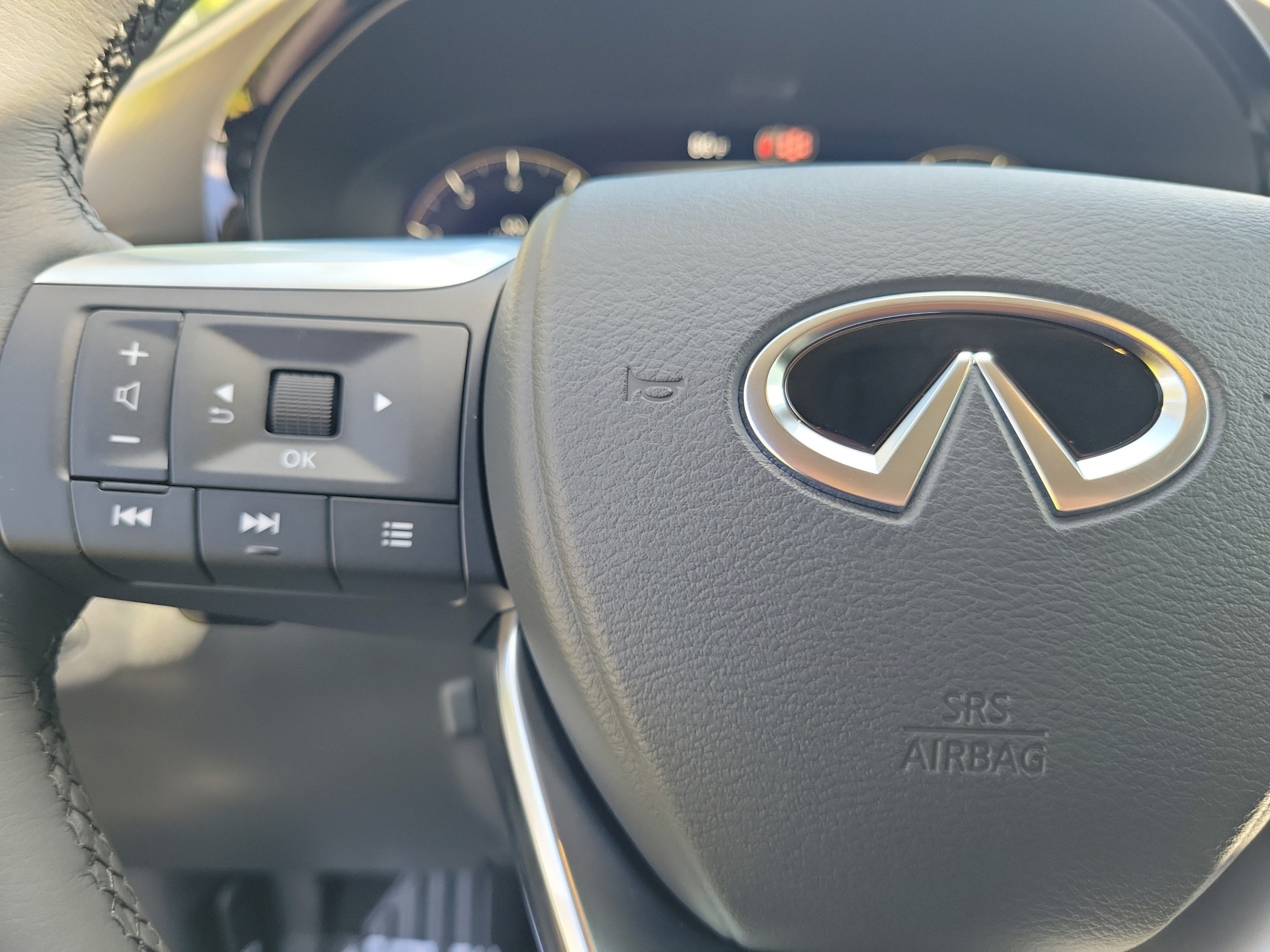 New 2027 INFINITI QX60 Luxe w/ Cargo Package FWD image 9