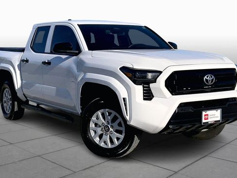 Used 2024 Toyota Tacoma SR image 2