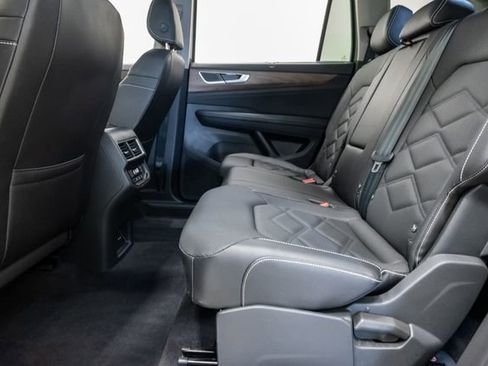 Used 2025 Volkswagen Atlas SE AWD/4WD image 24