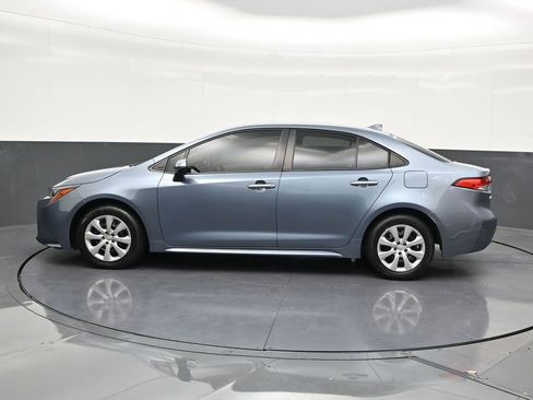 Used 2020 Toyota Corolla LE image 2