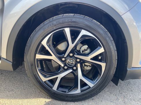 Used 2018 Toyota C-HR XLE image 10