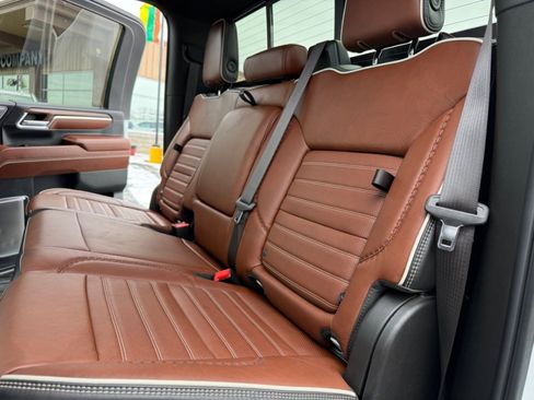 Used 2024 GMC Sierra 3500 Denali Ultimate image 17