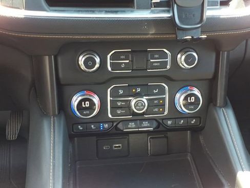 Used 2022 GMC Yukon XL AT4 AWD/4WD image 22