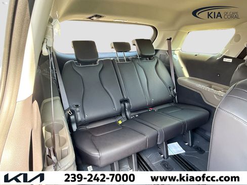 New 2026 Kia Carnival EX FWD image 21