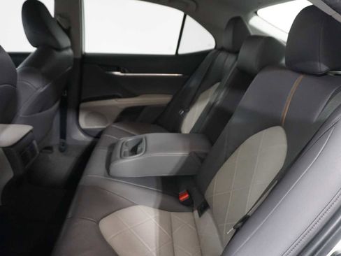 Used 2019 Toyota Camry XLE image 14