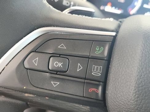 Certified 2025 Jeep Grand Cherokee Laredo w/ Luxury Tech Group I RWD image 33