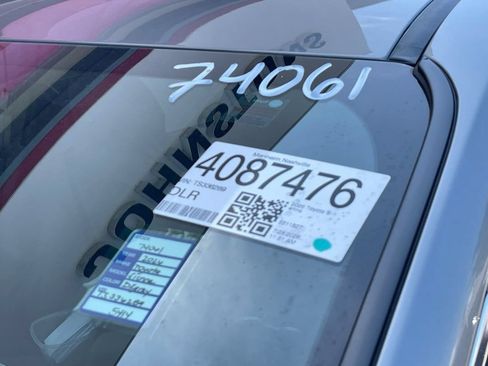 Used 2026 Toyota Sienna Limited FWD image 3