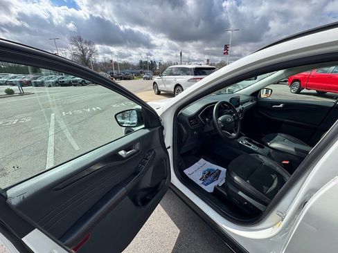 Certified 2022 Ford Escape SEL w/ SEL Stealth AWD Package image 17