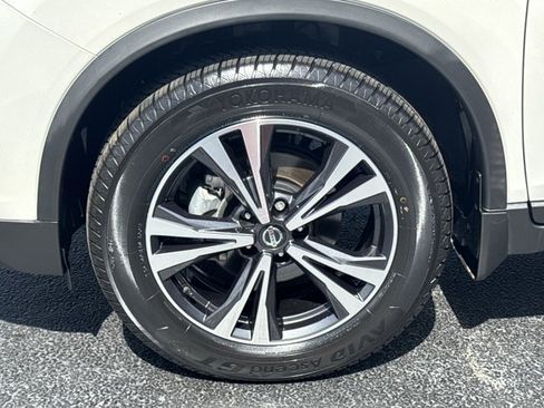 Certified 2020 Nissan Rogue SV w/ Premium Package FWD image 16
