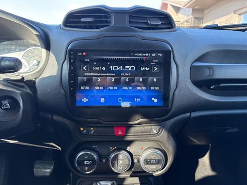 Used 2017 Jeep Renegade Limited image 12