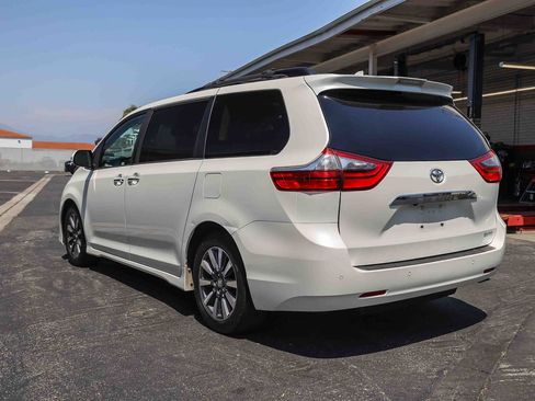 Certified 2020 Toyota Sienna Limited w/ Preferred Accessory Package FWD image 6