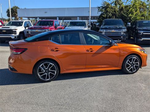 Used 2025 Nissan Sentra SR w/ SR Premium Package image 3