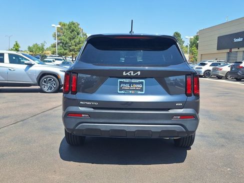 Used 2023 Kia Sorento LX AWD/4WD image 4