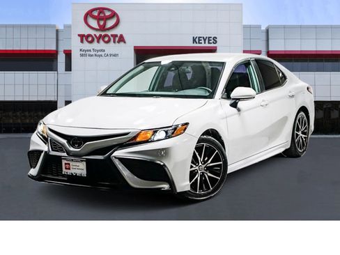 Certified 2023 Toyota Camry SE image 1