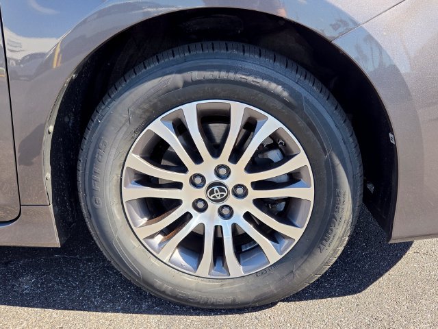 Used 2020 Toyota Sienna XLE Premium FWD image 9