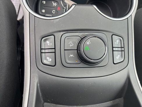 Used 2023 GMC Terrain SLT FWD image 34