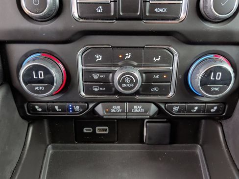 Used 2023 Chevrolet Suburban Premier AWD/4WD image 33