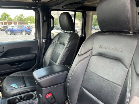 Used 2018 Jeep Wrangler Unlimited Sahara AWD/4WD image 7