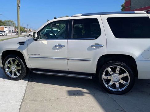 Used 2007 Cadillac Escalade AWD w/ Information Package image 9