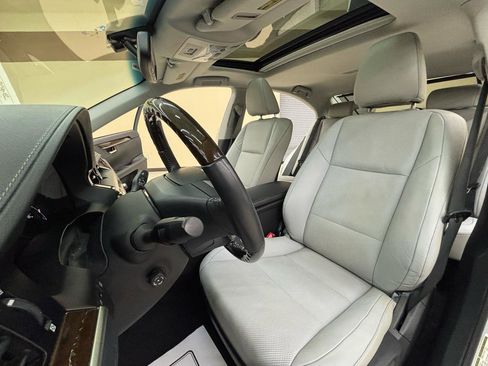 Used 2014 Lexus ES 350 w/ Luxury Package FWD image 22