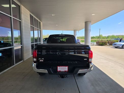 Used 2019 Toyota Tacoma SR5 AWD/4WD image 7