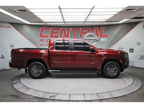 Used 2025 Nissan Frontier SV w/ SV Convenience Package RWD image 8