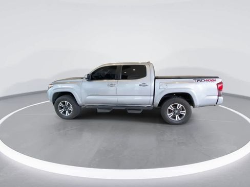 Used 2019 Toyota Tacoma TRD Sport AWD/4WD image 5