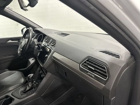 Used 2018 Volkswagen Tiguan SEL w/ R-Line Package FWD image 16