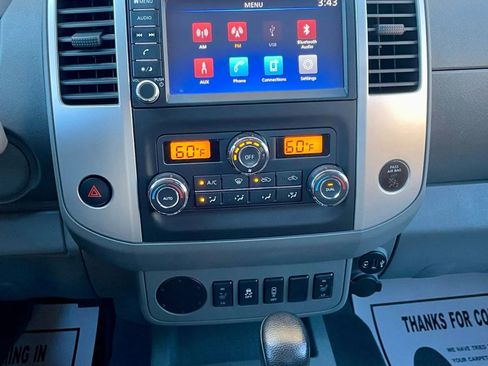 Used 2020 Nissan Frontier SV w/ Midnight Edition Floor Mats image 15